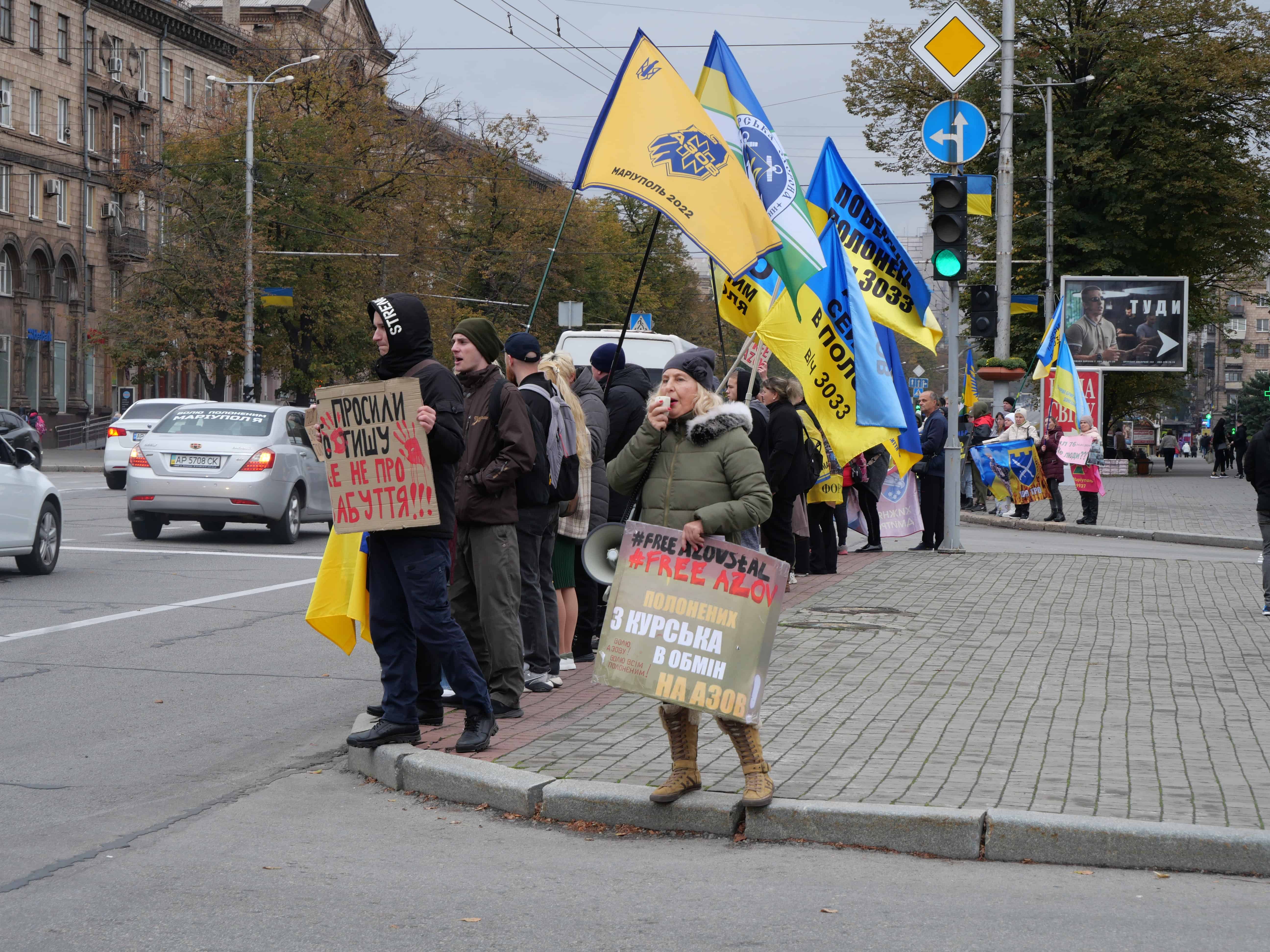 Волю всім полоненим: в Запоріжжі відбулась акція на підтримку полонених – ФОТОРЕПОРТАЖ