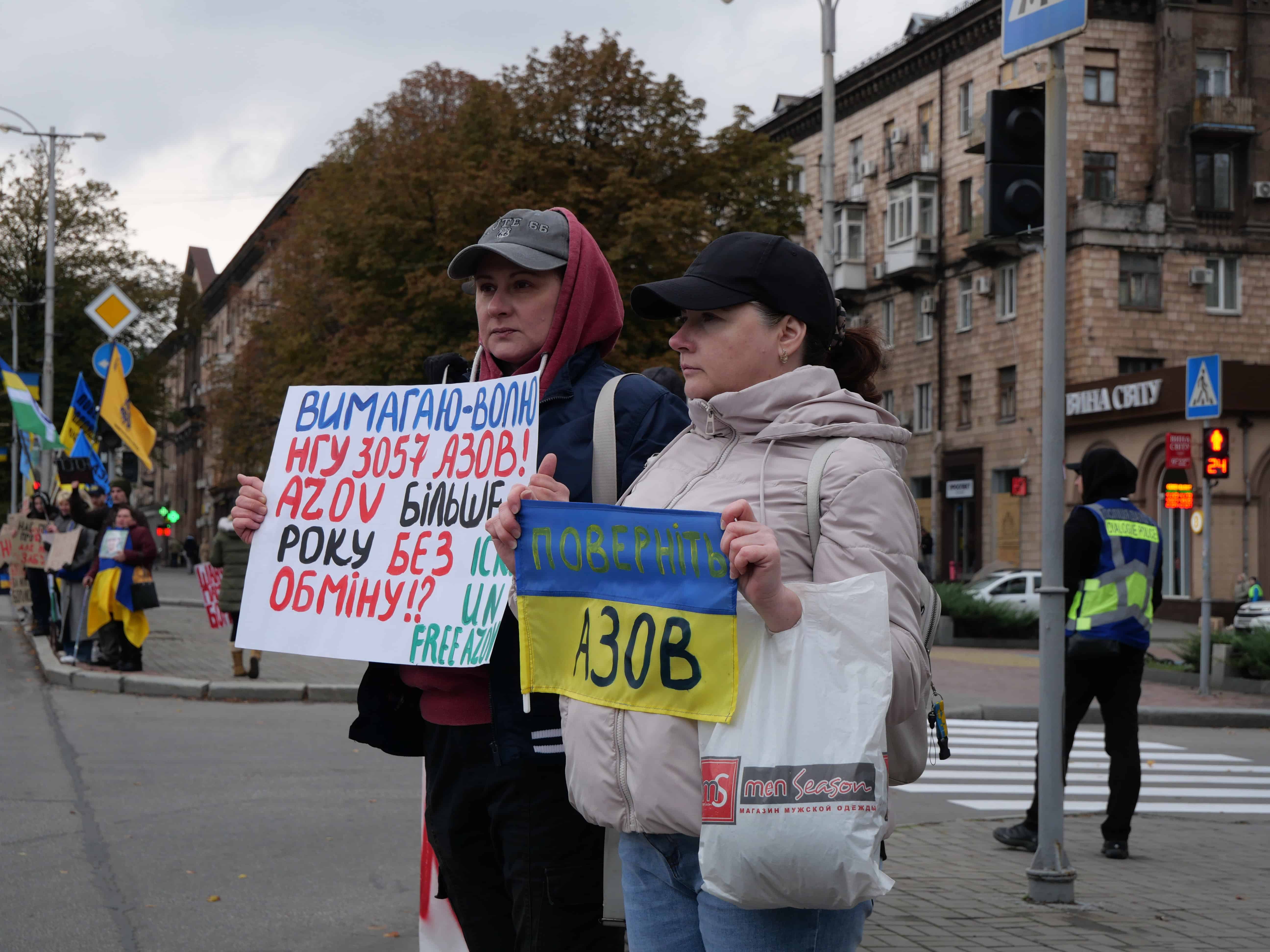 Волю всім полоненим: в Запоріжжі відбулась акція на підтримку полонених – ФОТОРЕПОРТАЖ