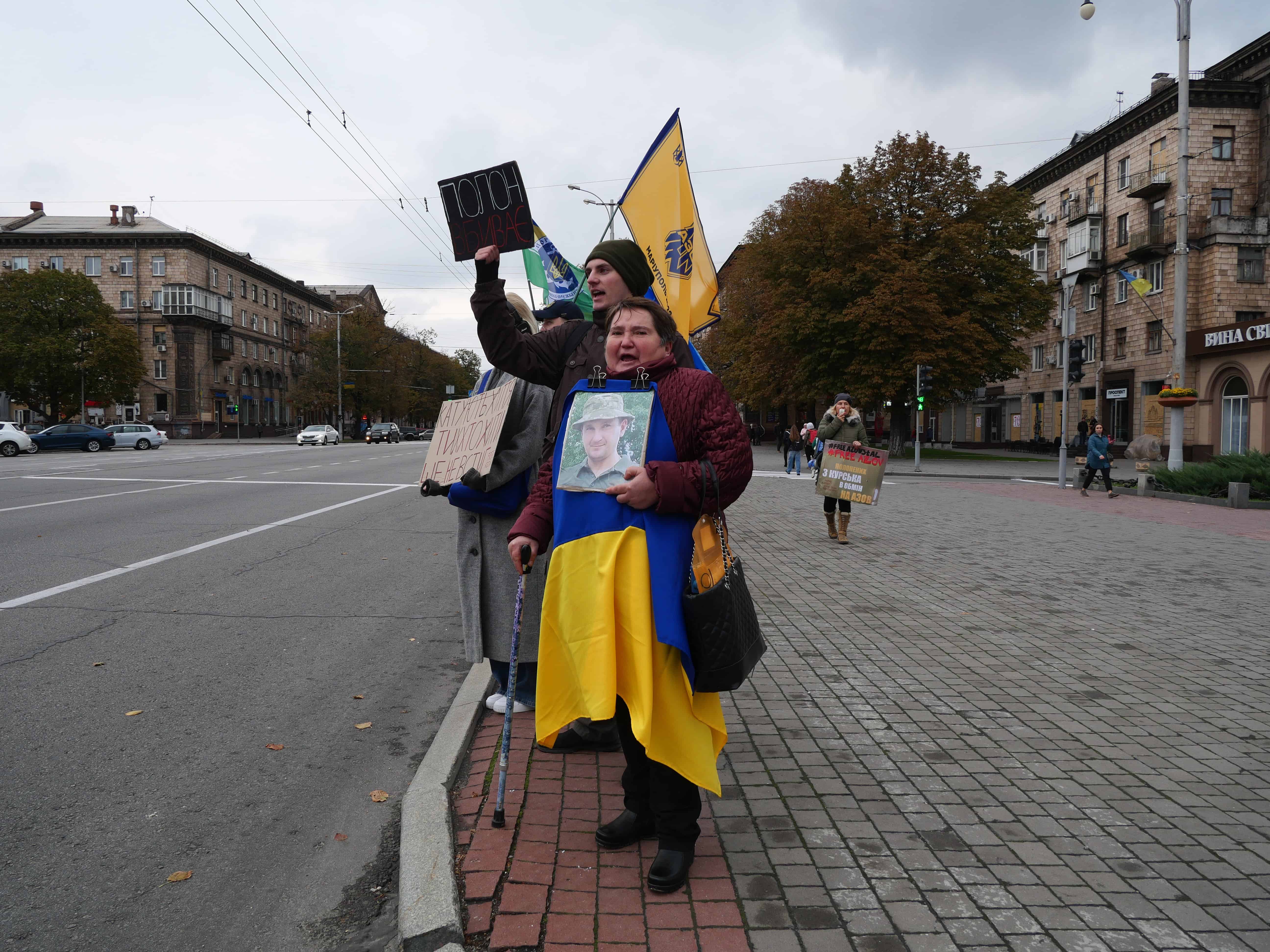 Волю всім полоненим: в Запоріжжі відбулась акція на підтримку полонених – ФОТОРЕПОРТАЖ