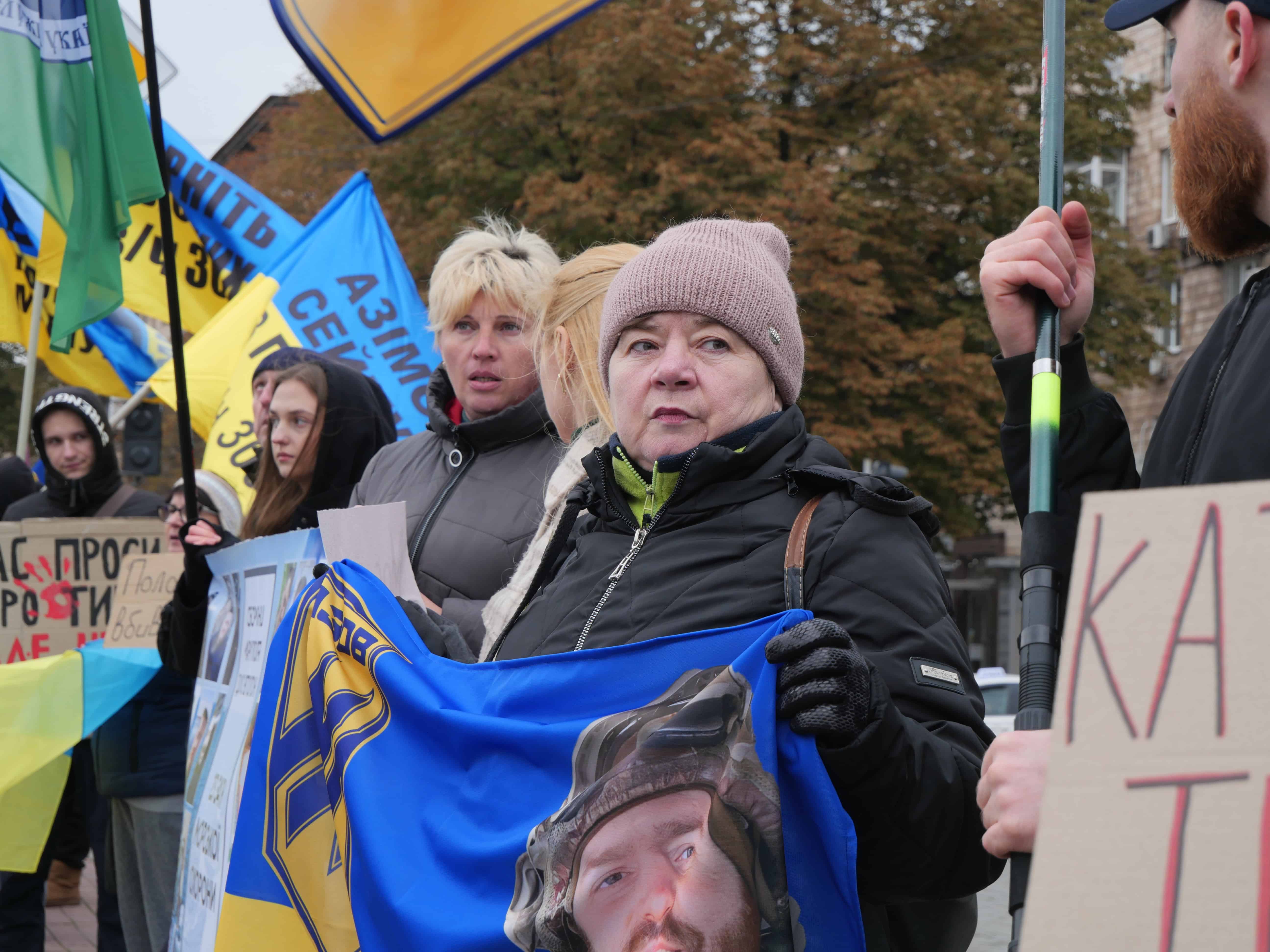 Волю всім полоненим: в Запоріжжі відбулась акція на підтримку полонених – ФОТОРЕПОРТАЖ