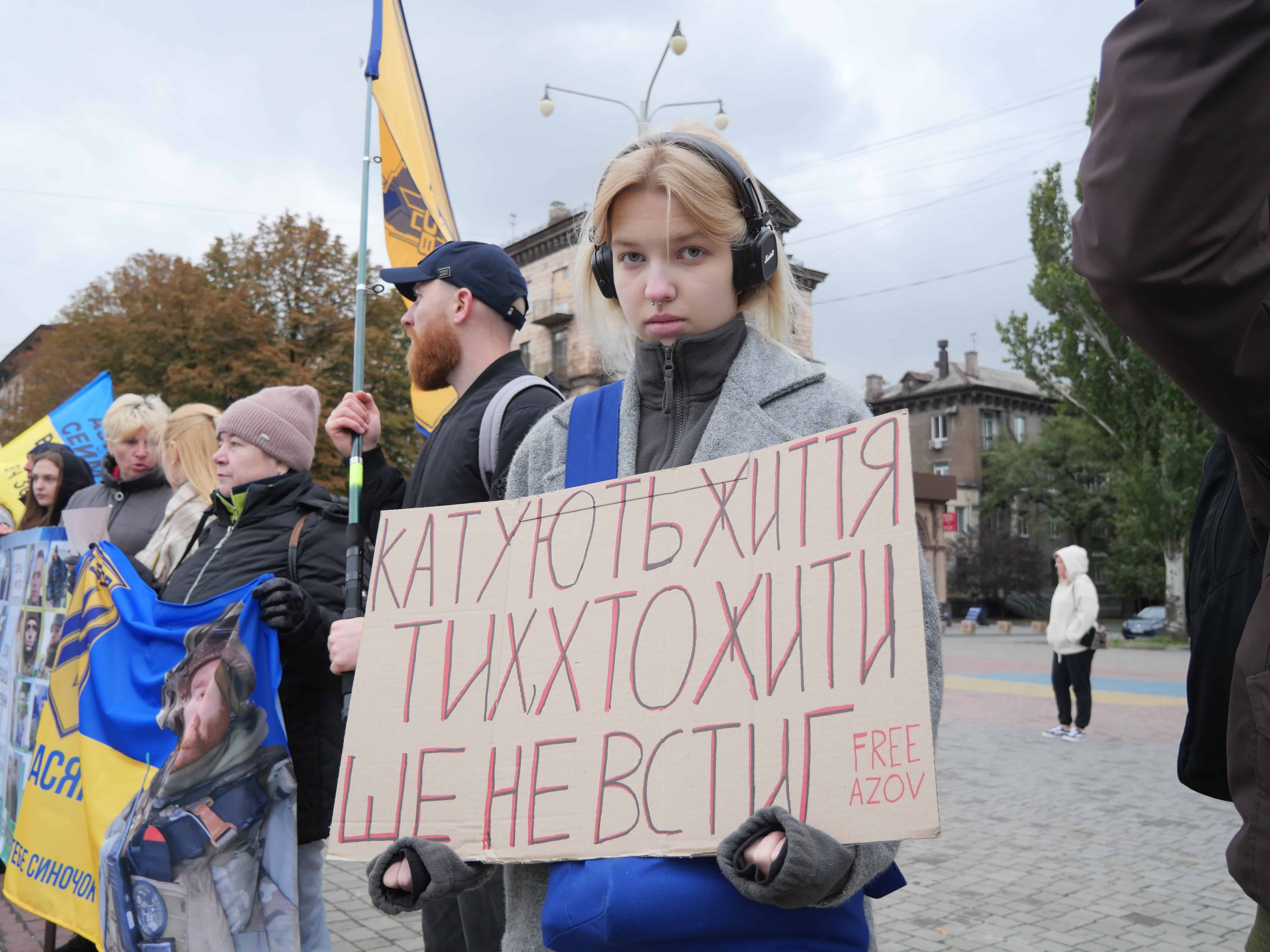 Волю всім полоненим: в Запоріжжі відбулась акція на підтримку полонених – ФОТОРЕПОРТАЖ