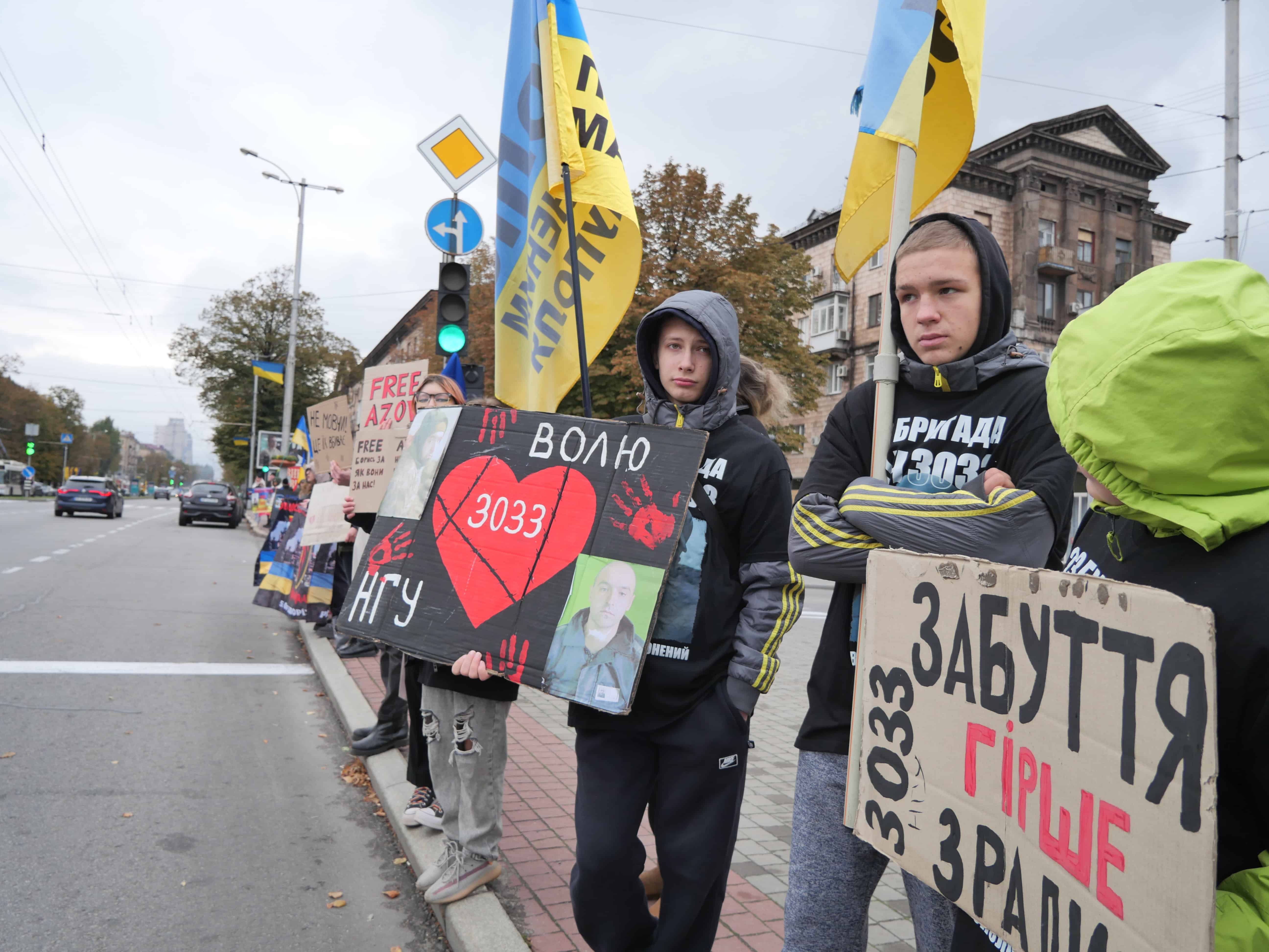 Волю всім полоненим: в Запоріжжі відбулась акція на підтримку полонених – ФОТОРЕПОРТАЖ