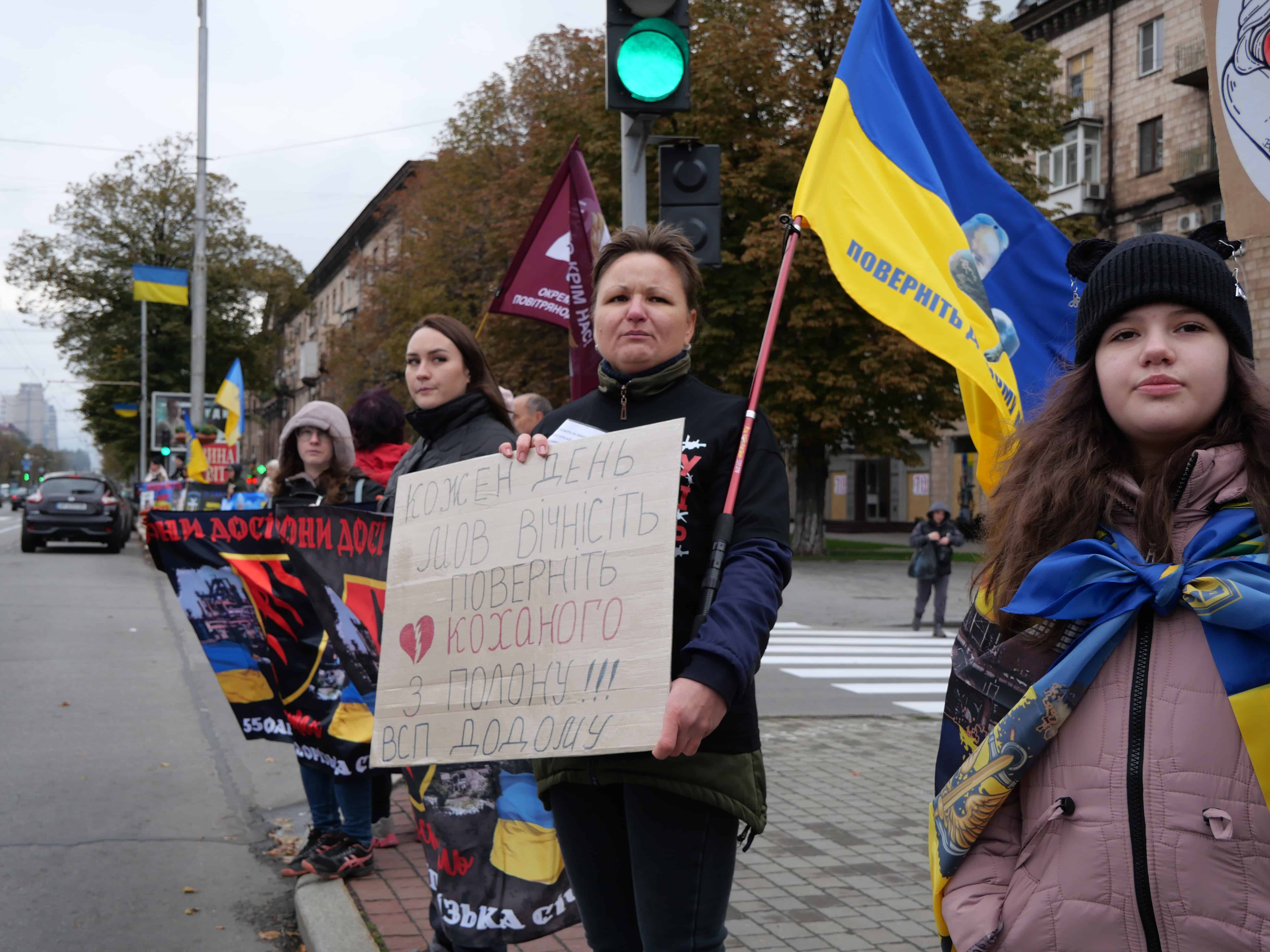 Волю всім полоненим: в Запоріжжі відбулась акція на підтримку полонених – ФОТОРЕПОРТАЖ