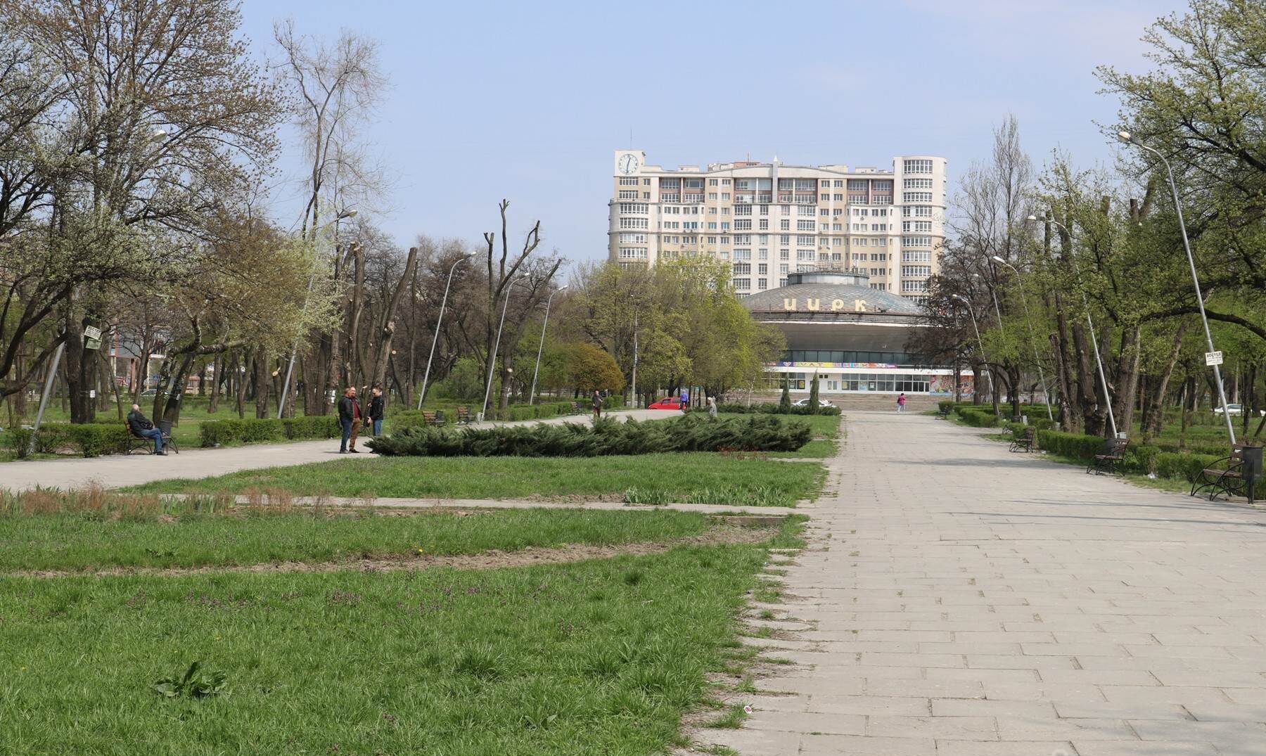 Прийшла тільки громадськість: судове засідання щодо перейменування скверу Тарасова перенесли