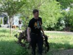 «Clean & Dance»: як небайдужі запоріжці прибирали у сквері Тарасова під музику