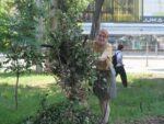 «Clean & Dance»: як небайдужі запоріжці прибирали у сквері Тарасова під музику