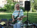 «Clean & Dance»: як небайдужі запоріжці прибирали у сквері Тарасова під музику