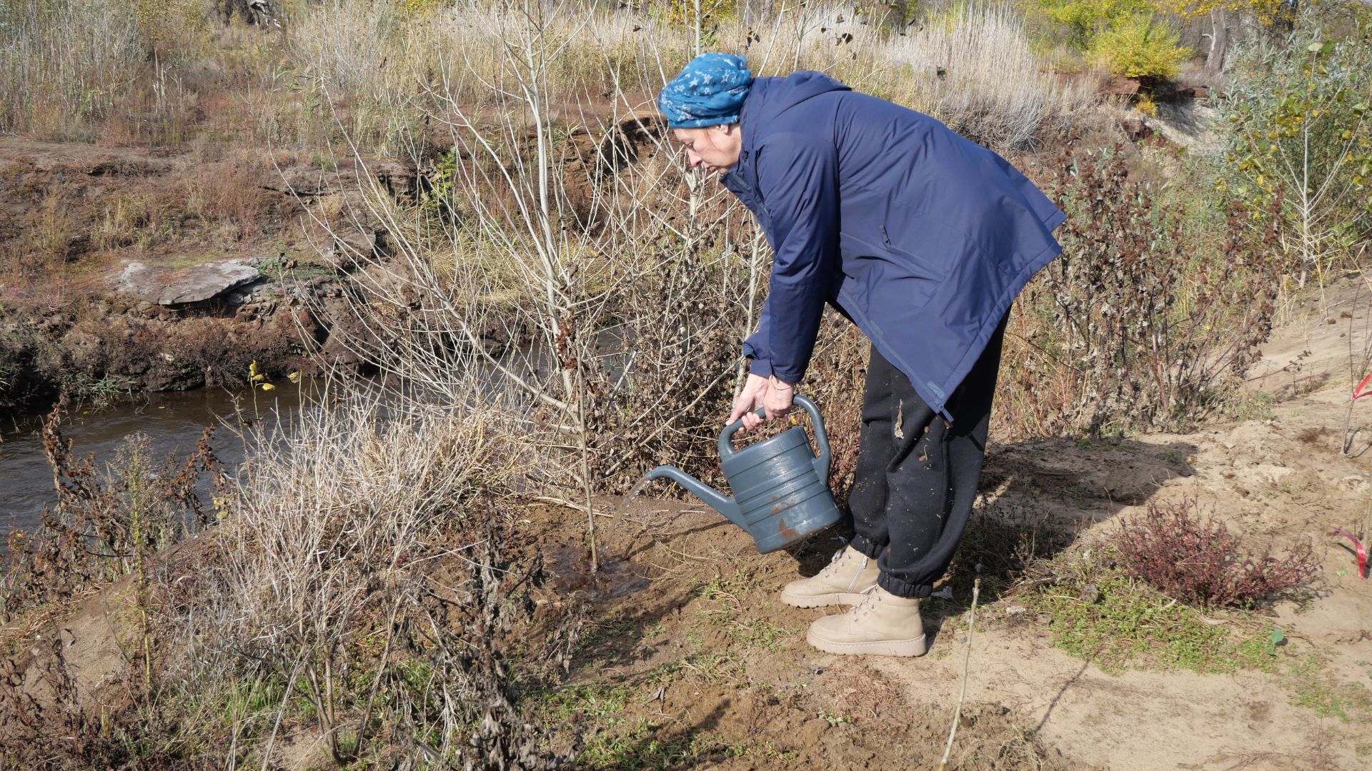 «Палаюча Москва» на берегах Сухої: як запоріжці рятують річку бузковою толокою