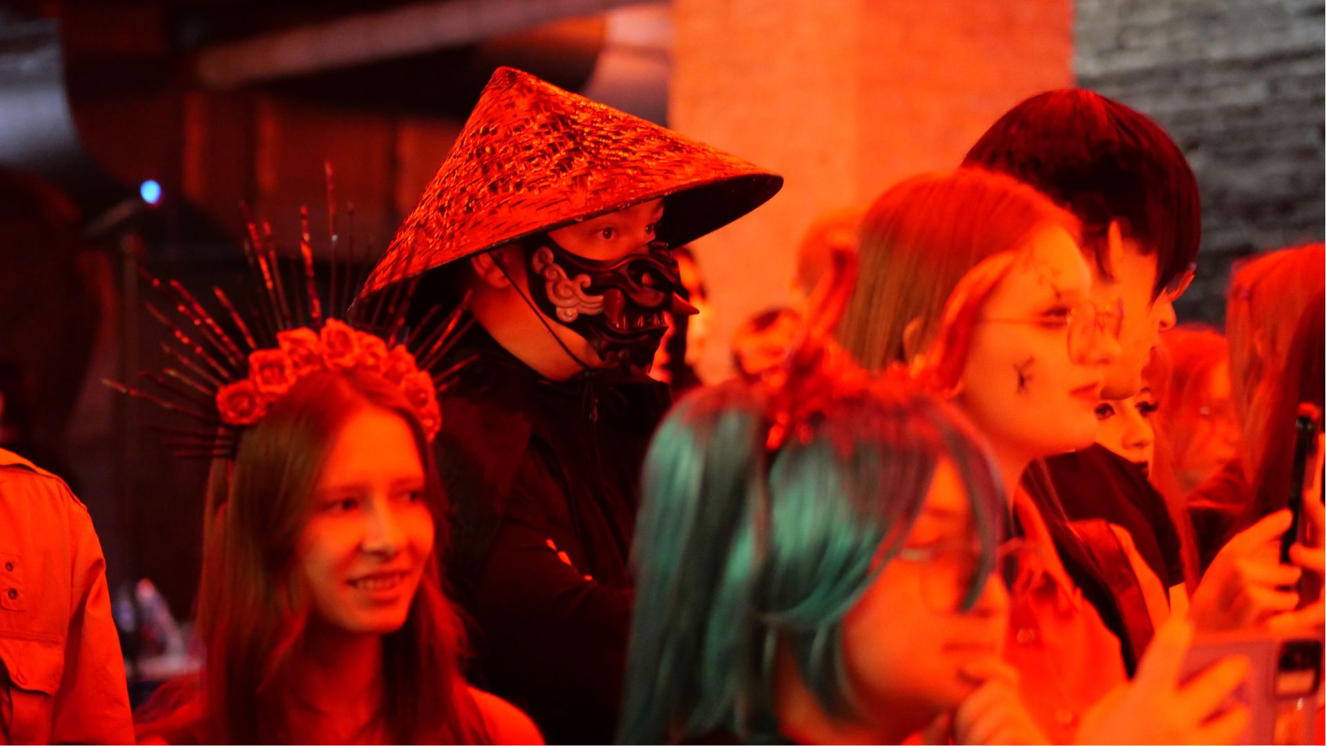 Костюми, аніме та техно: як Запоріжжя відсвяткувало Геловін