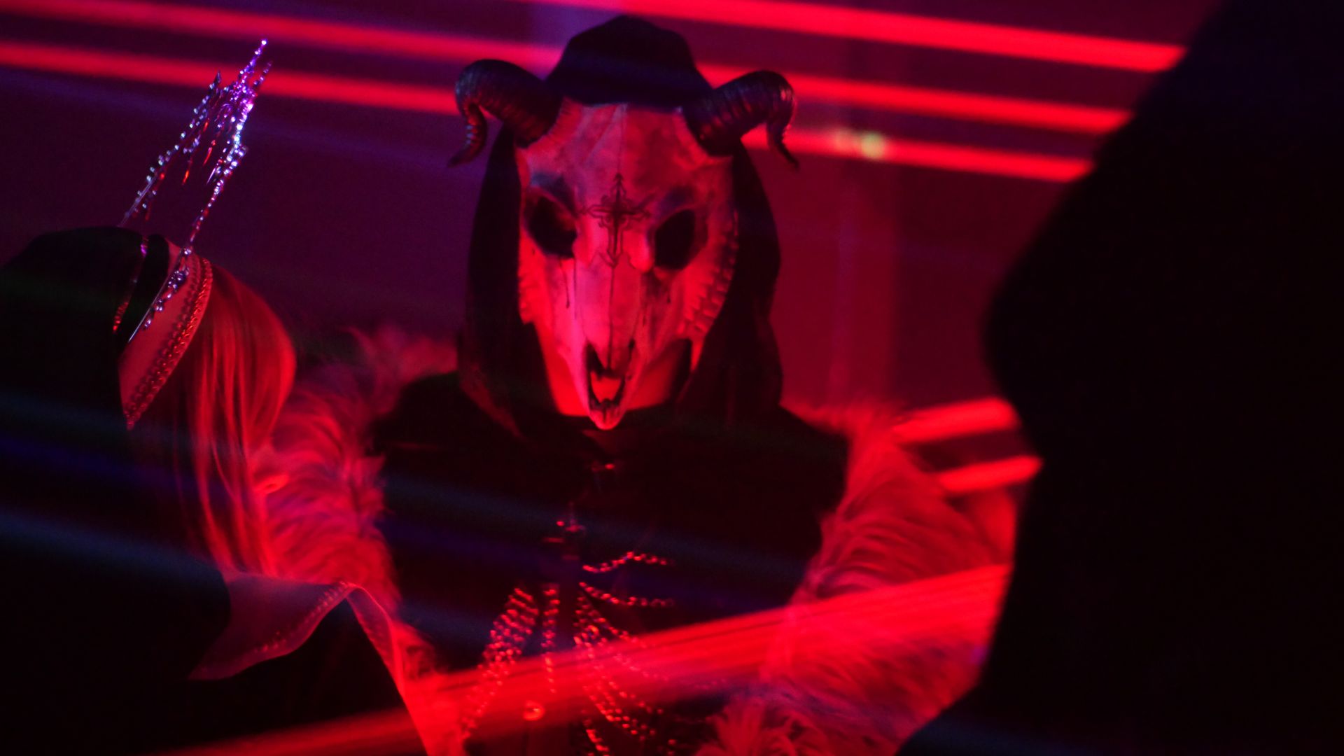 Костюми, аніме та техно: як Запоріжжя відсвяткувало Геловін