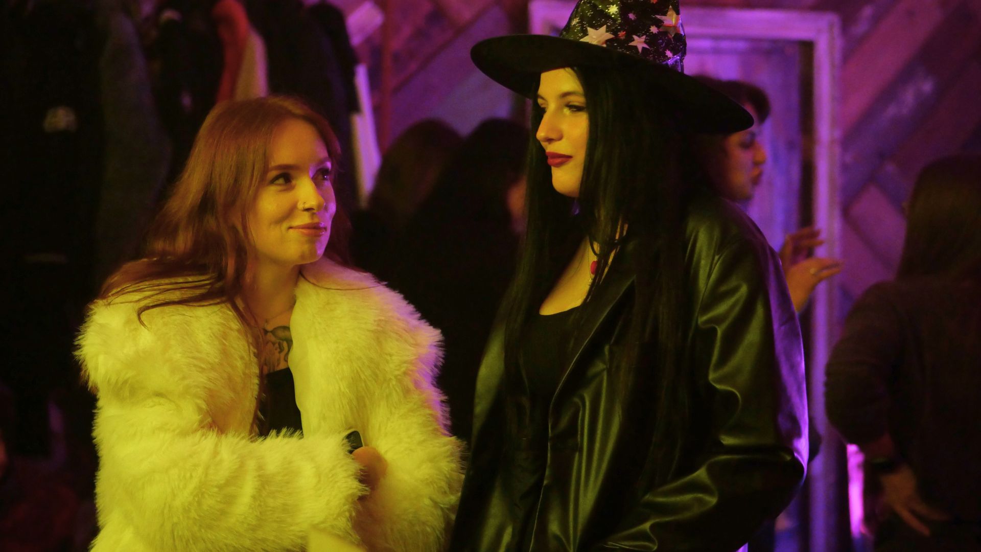 Костюми, аніме та техно: як Запоріжжя відсвяткувало Геловін